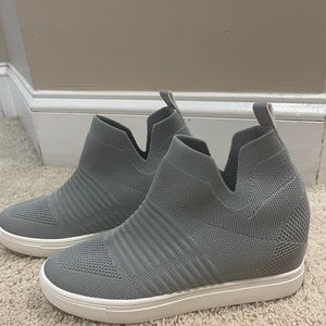 Cushionaire “Hoyt” memory foam shoes size 7